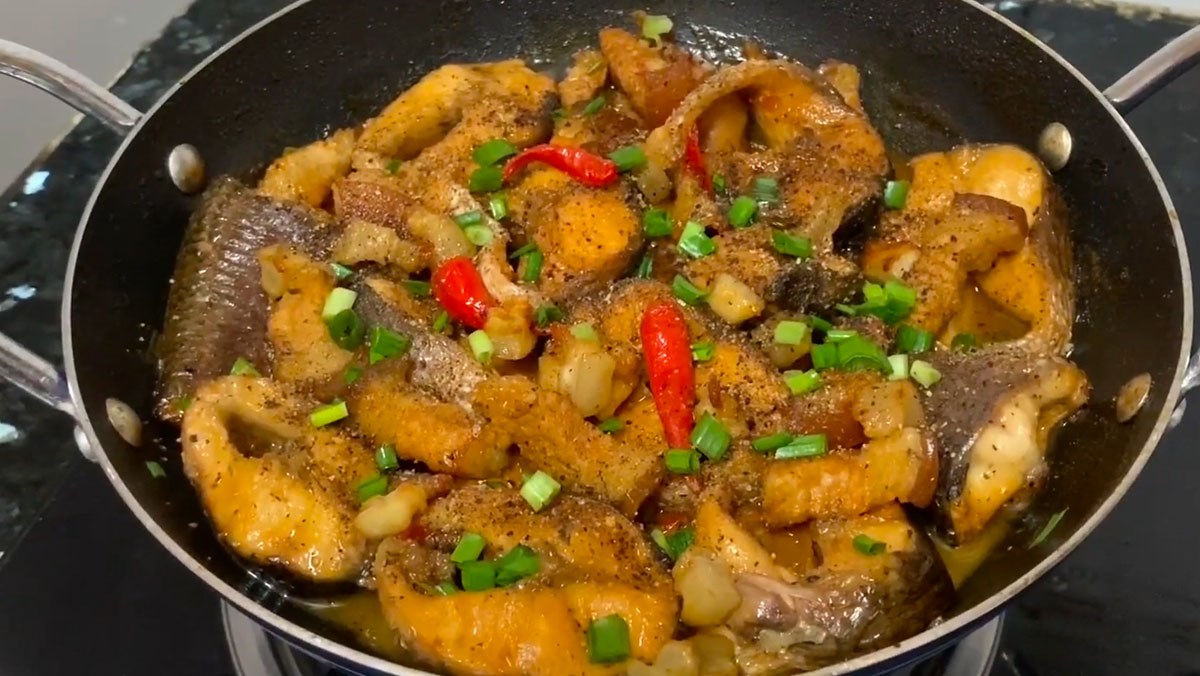 Cá lóc kho thịt ba rọi