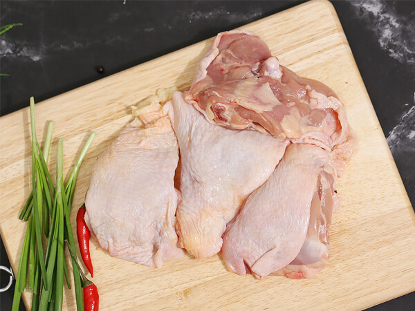 Cách làm Má đùi gà rim tiêu siêu đơn giản – OsiFood