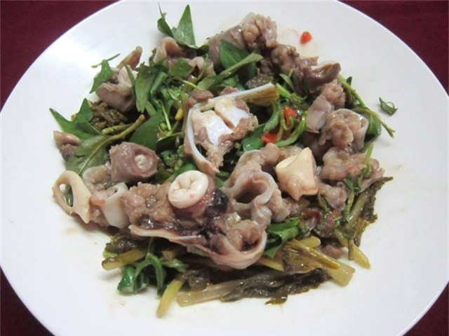 Cuống họng bò xào cải chua