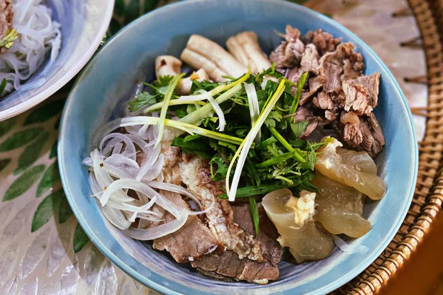 Gân bò dùng làm topping trong món phở